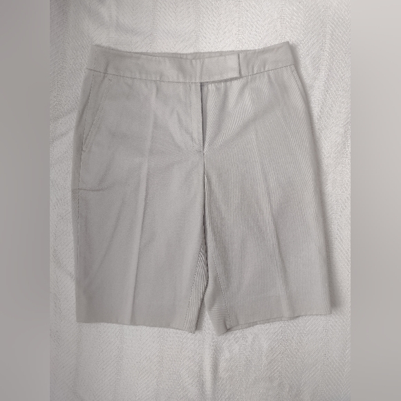 Faconnable Women's Light Khaki 11" Pleated Shorts, W's 6, NWOT Perfect Condition - Picture 1 of 9